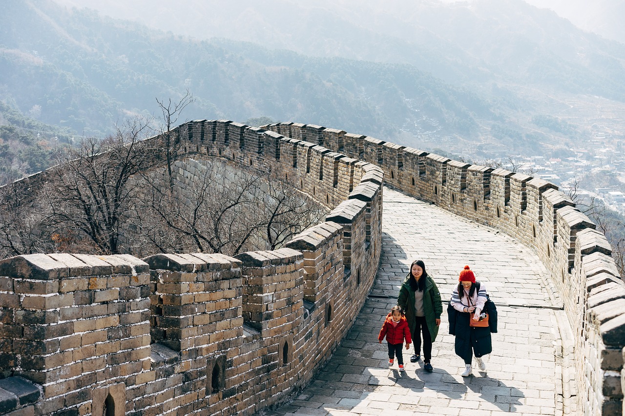 Happy tourists at the Great Wall of China, representing safe travel in China 2025 - hero (Photo by viarami)